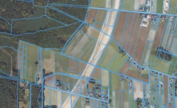 Zdjcie przedstawiające widok z góry na teren S1 z zaznaczonymi działkami